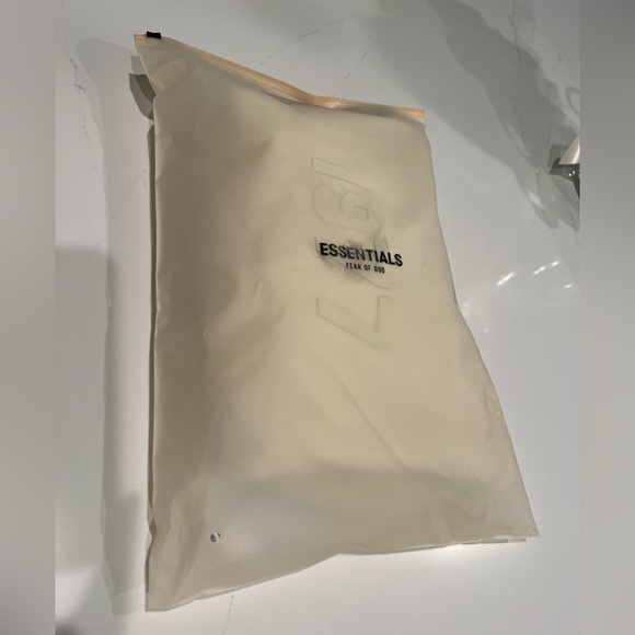 NEW ESSENTIALS FEAR OF GOD KIDS HOODIE SWEATSHIRT | 6/7 SMALL | EGGSHELL CREAM - Picture 16 of 16